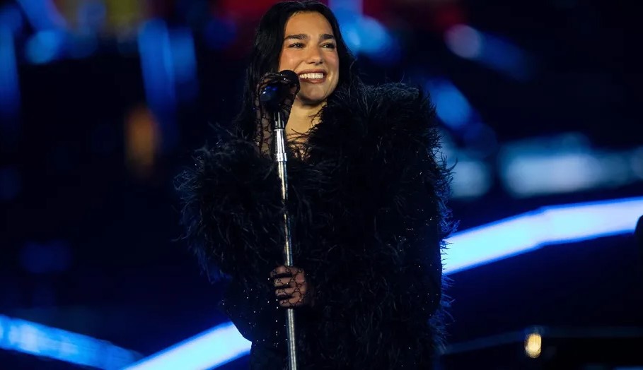 Dua Lipa y Fher de Maná cantan ‘Oye mi amor’