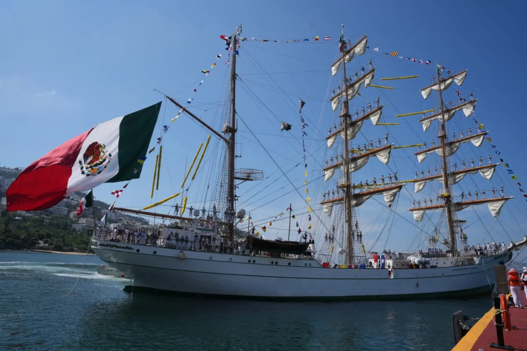 El Cuauhtémoc retorna a su puerto base tras una misión marcada por la adversidad