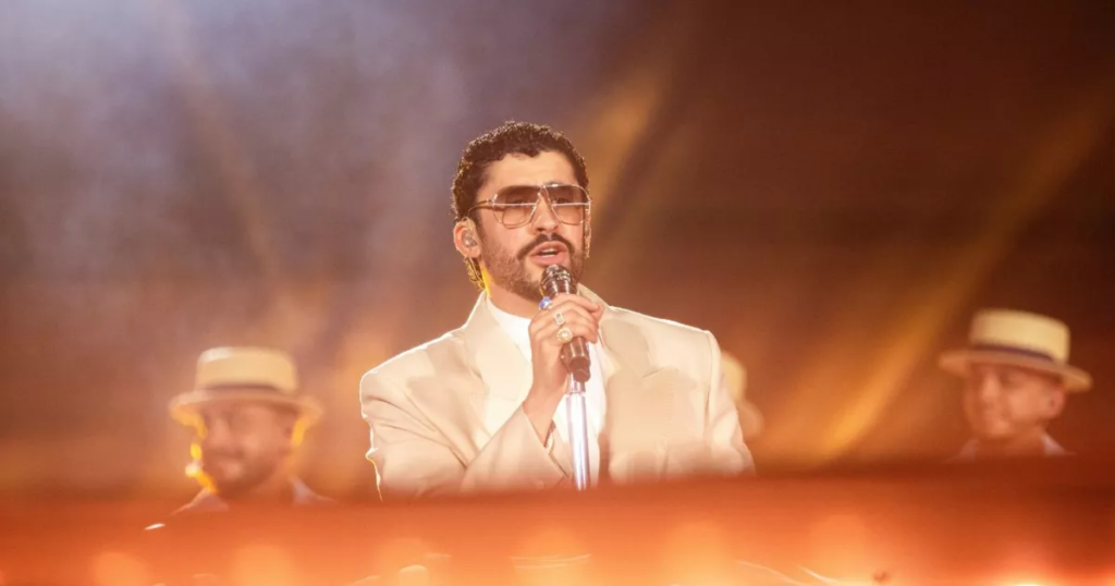 A días de iniciar gira en México, Bad Bunny enfrenta críticas por montaje alterno