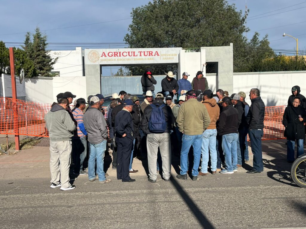 Campesinos protestan en Durango por retrasos de Segalmex en el acopio