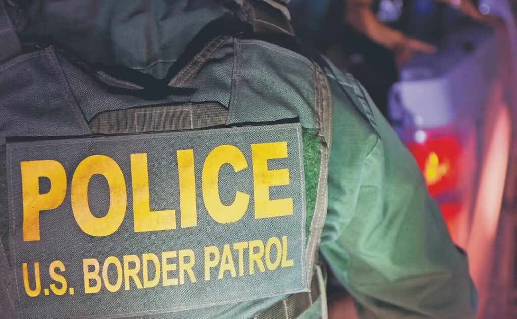 Agente migratorio es acusado de agredir s3xu4lm3nte y robar a mujeres en EU