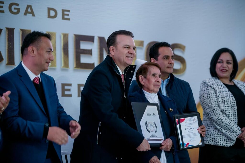 Reconoce Gobernador Esteban Villegas la trayectoria de más de 500 trabajadores de la Salud en Durango