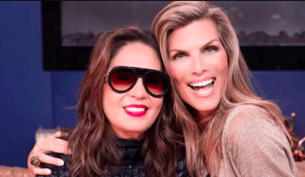 Montserrat Oliver festeja a Yolanda Andrade por su cumpleaños