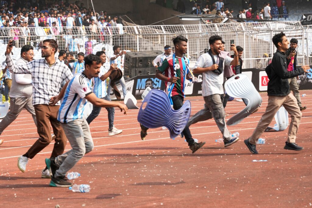 Lionel Messi enfrenta caos en India: Aficionados invaden el estadio y dañas las instalaciones