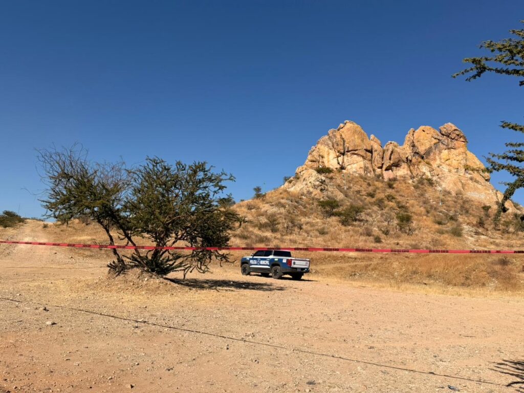 Encuentran a joven sin vida atado a un huisache en el Cerro de la Muela