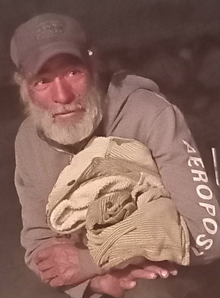Hombre de 62 años extraviado busca a su familia, dice ser de Durango