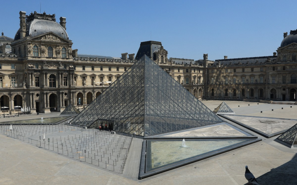 Trabajadores del Louvre pausan huelga y permiten reapertura total del museo