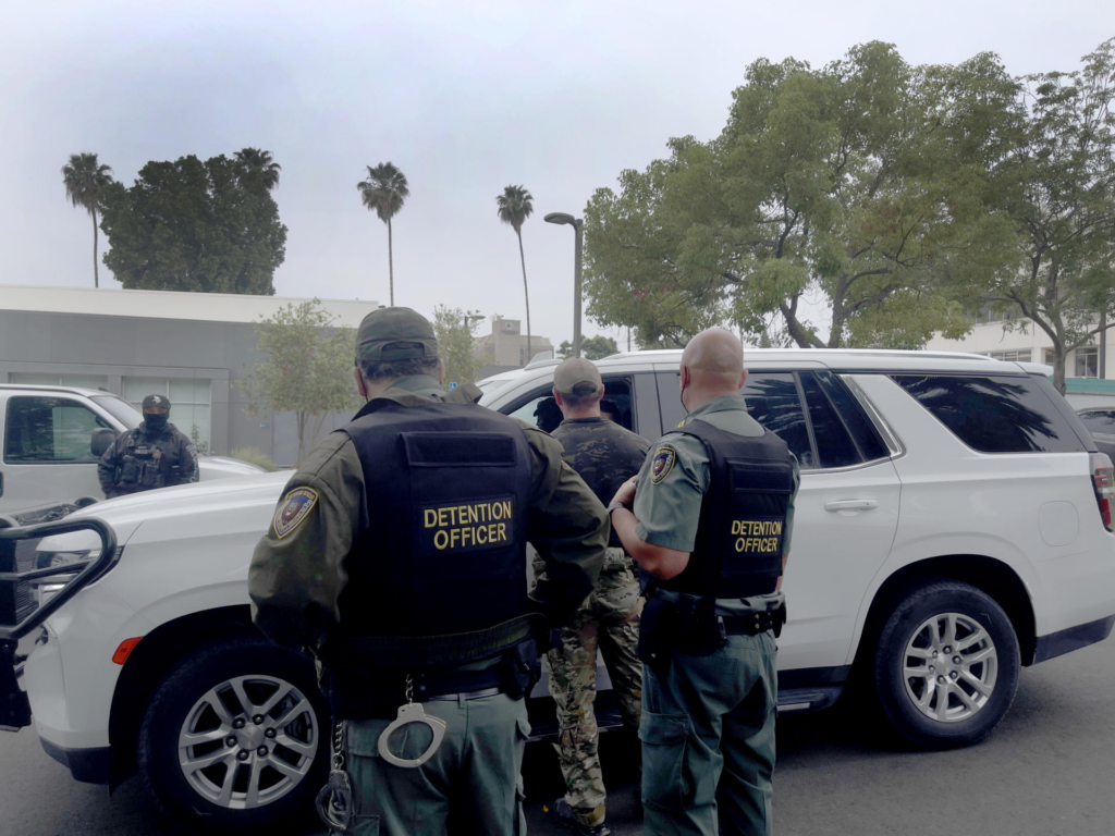 Miles de inmigrantes detenidos en Los Ángeles desatan crisis política y social