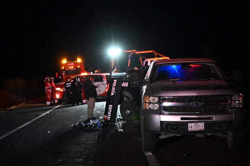 Muere policía y cinco más heridos en accidente; tres civiles lesionados