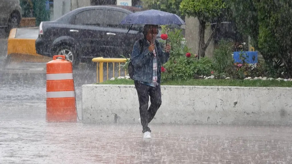Estos 11 estados arrancan la semana con lluvias fuertes