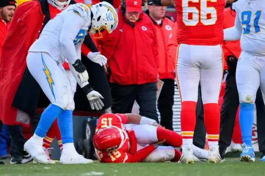 Patrick Mahomes sufre rotura del ligamento