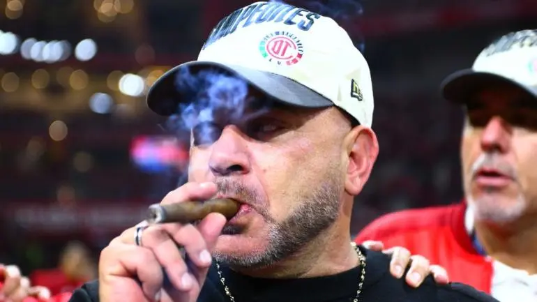 Antonio Mohamed celebra el bicampeonato de Toluca y protagoniza un altercado con Faitelson
