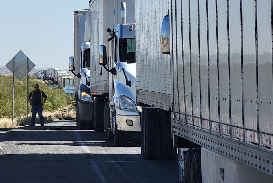 Segob promete botón de pánico para frenar inseguridad en carreteras; avanza diálogo con transportistas