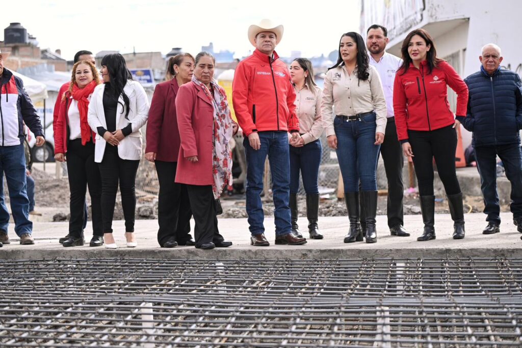 Esteban Villegas supervisa construcción del Puente Vehicular y Peatonal en Pueblo Nuevo