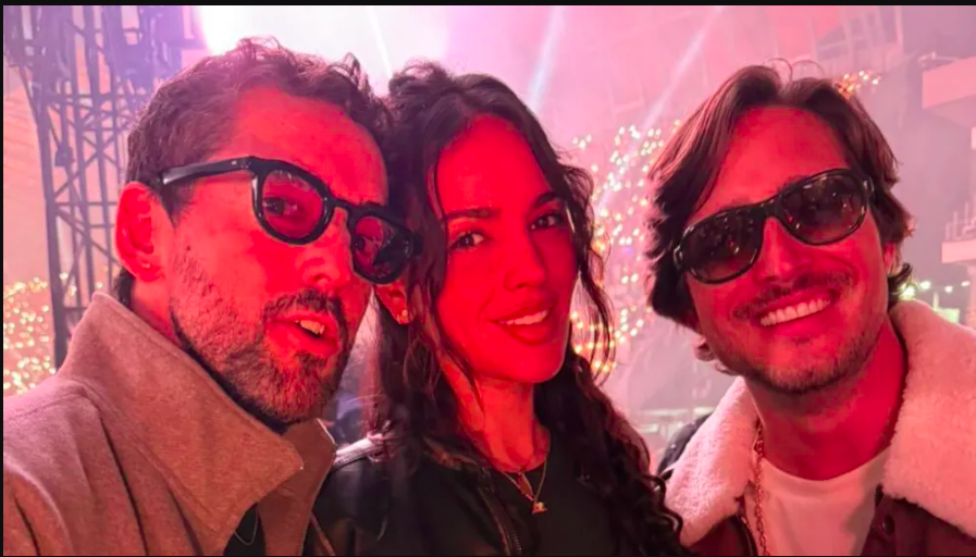 Eiza González, Diego Boneta y Luis Gerardo Méndez en “La casita” de Bad Bunny