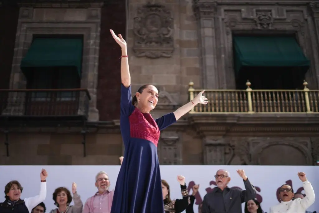 Sheinbaum congrega a miles en el Zócalo para celebrar siete años de la 4T