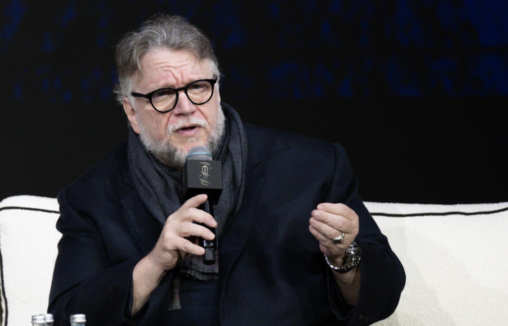 Guillermo del Toro llama a crear nuevas narrativas sobre migración