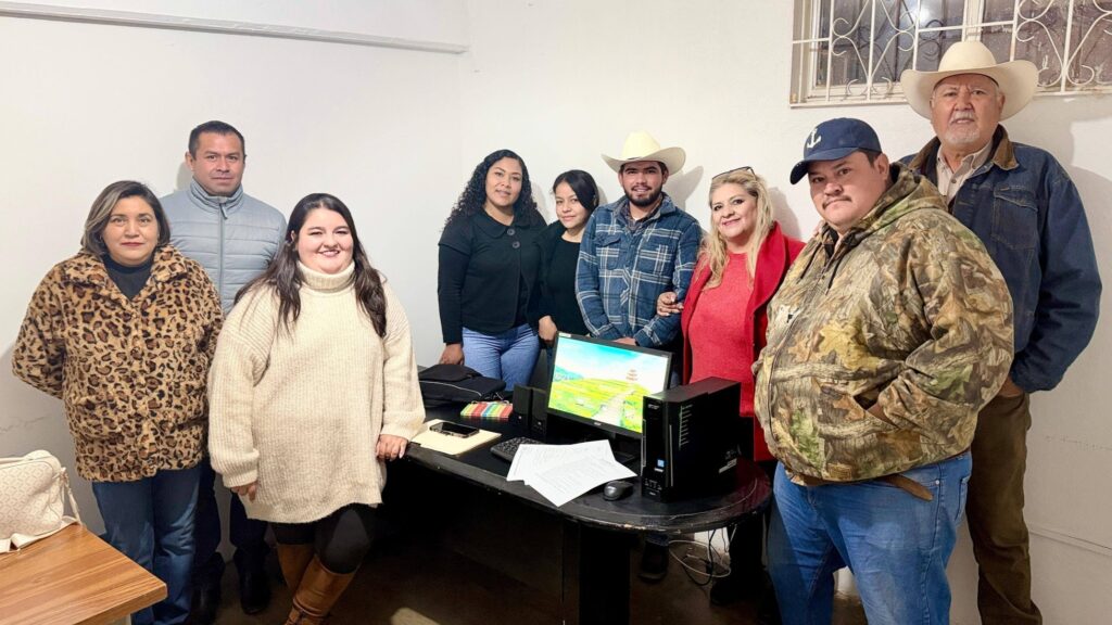 En Nombre de Dios; Invita a hacer uso de los servicios de CADER