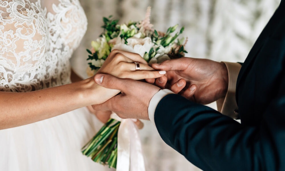 Mujer recién casada se divorcia 20 minutos después de llegar a casa de sus suegros