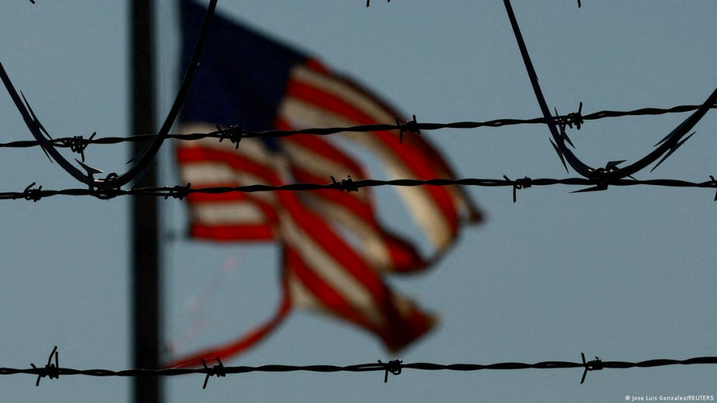 Trump prepara ampliar a más de 30 países su prohibición de viajes por “motivos de seguridad”