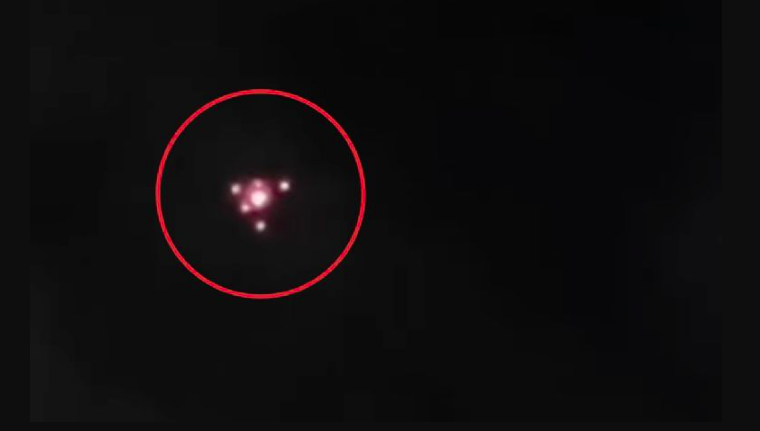 Captan misteriosa nave Triangular con luces en Veracruz