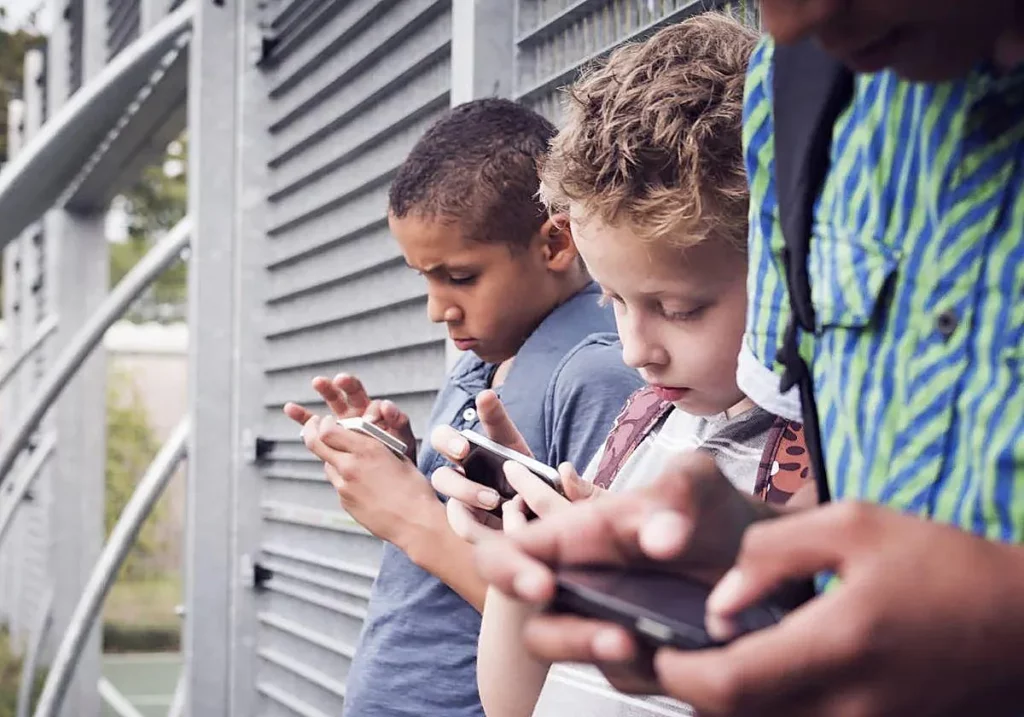 Australia se convierte en el primer país en bloquear redes sociales a menores