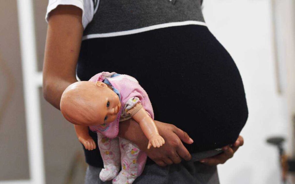 Secretaría de las Mujeres presenta ENAPEA para prevenir embarazo adolescente y abuso sexual