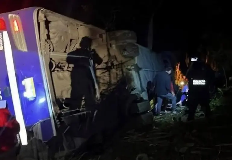 Accidente vial en la carretera México–Tampico deja cinco muertos