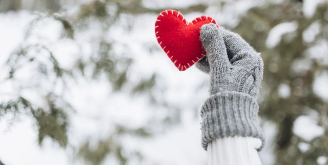 La Magia del Amor Enciende el 2025: Cuatro Signos del Zodiaco se Preparan para el Romance