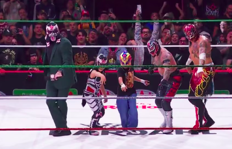 Rey Mysterio y Fénix se imponen a los ‘Gringos Locos’