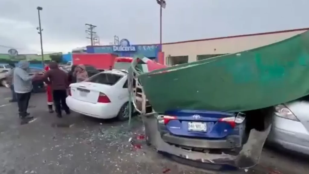 Intensas lluvias y vientos azotan Tijuana causando estragos en la ciudad