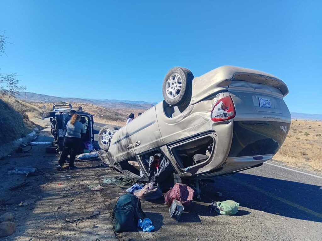 Volcó familia de Chihuahua y falleció un menor de 12 años