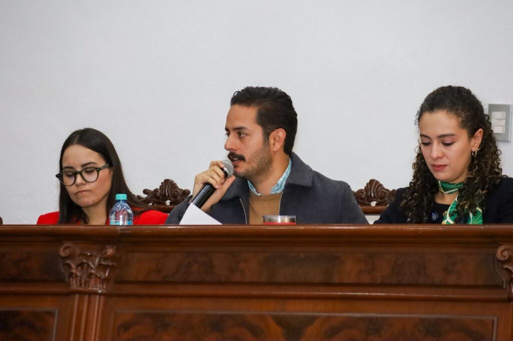 Rechaza Alan Espinosa alza al transporte y urge medidas viales