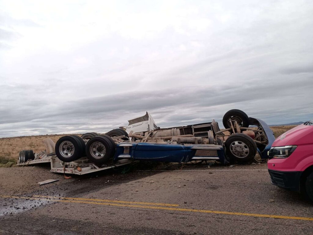 Se desprende cabina de tráiler en la Satevó–Delicias