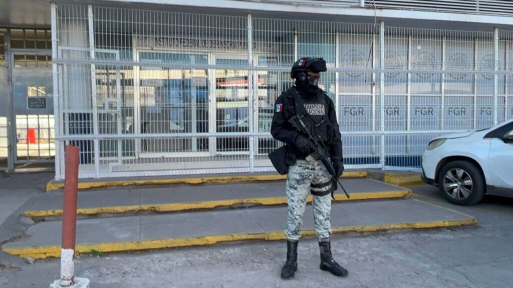 Detienen a César Duarte y lo presentan ante la FGR