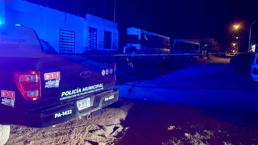 Muere chofer dentro de camión al llegar a su casa en Chihuahua