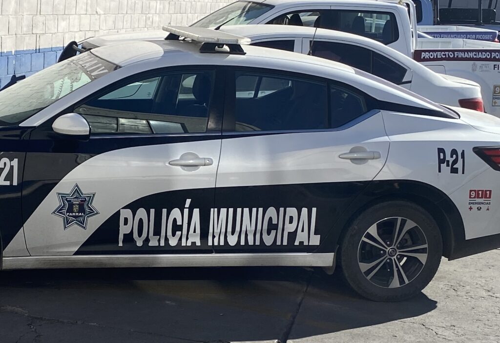 Chocan dos vehículos en la entrada a Oleyda