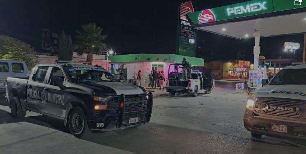 Hallan a hombre sin vida en Chihuahua junto a gasolinera de la colonia Azteca