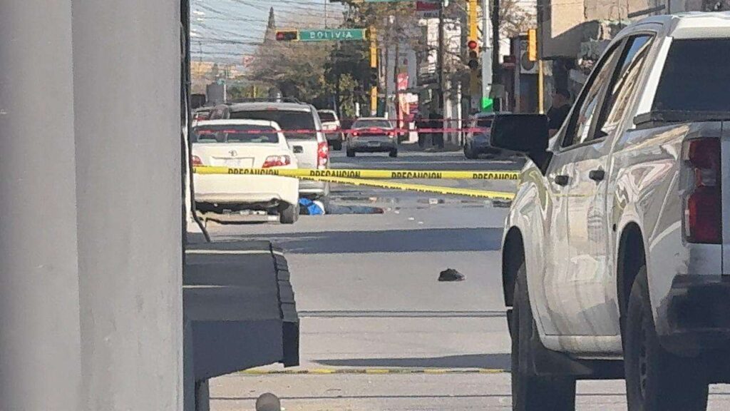 Ejecutan a hombre a plena calle en Ciudad Juárez