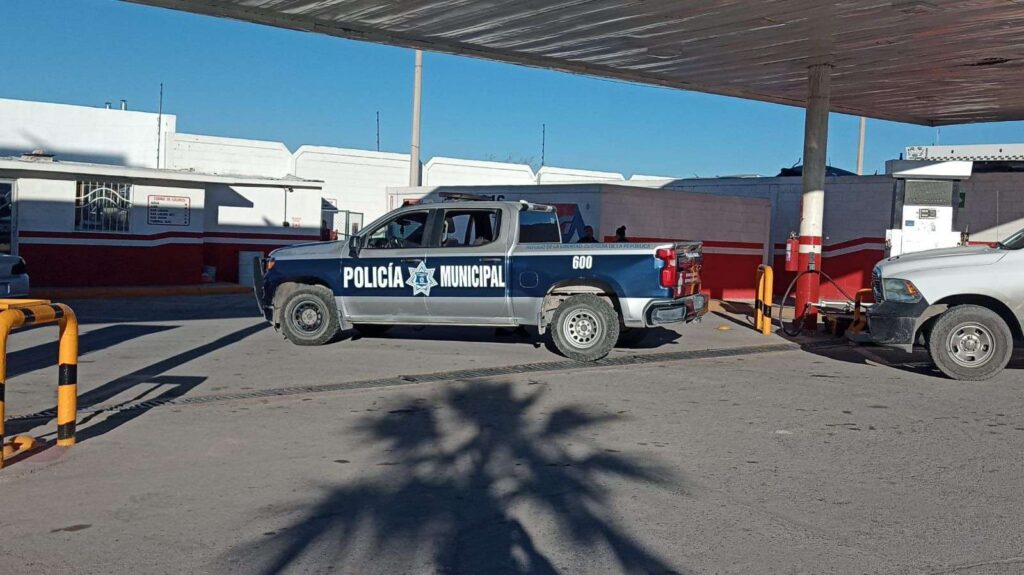 Hallan feto abandonado en gasolinera de Ciudad Juárez