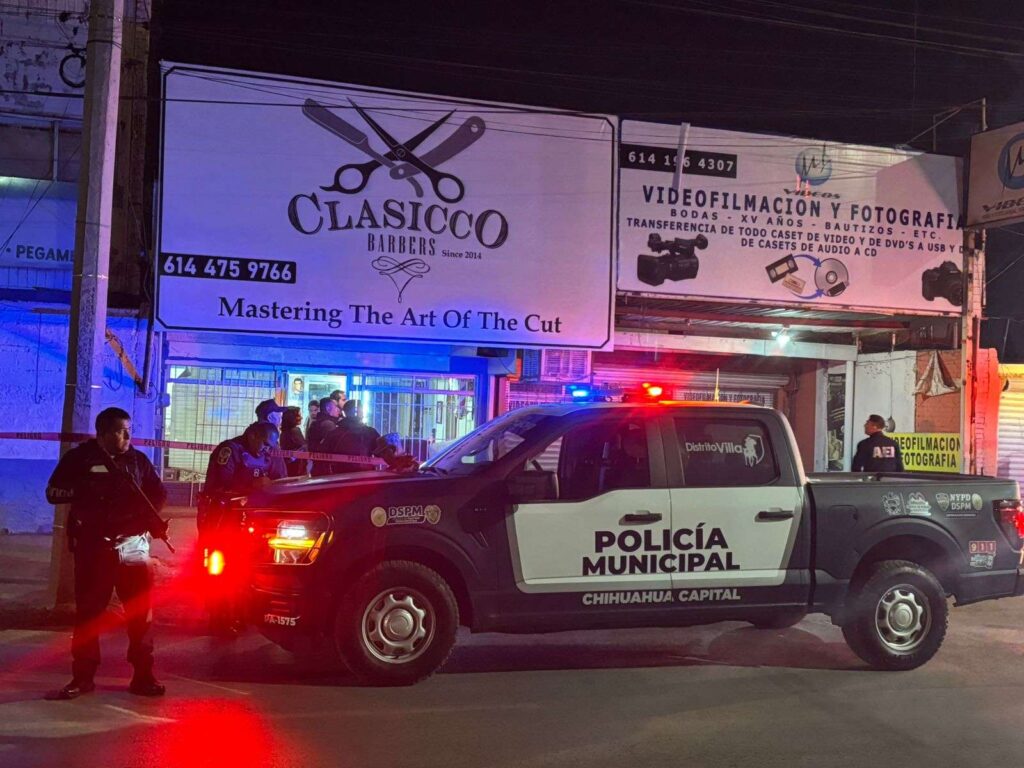 Ejecutan a barbero dentro de negocio en Chihuahua