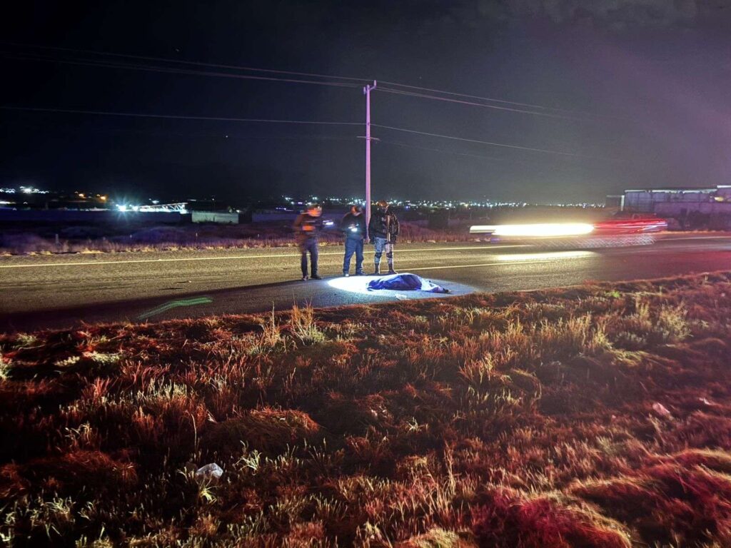 Muere hombre arrollado en la carretera Chihuahua–Juárez; conductor huyó