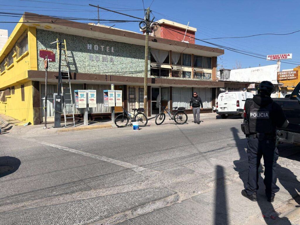 Hallan muerto a adulto mayor en hotel del centro de Chihuahua