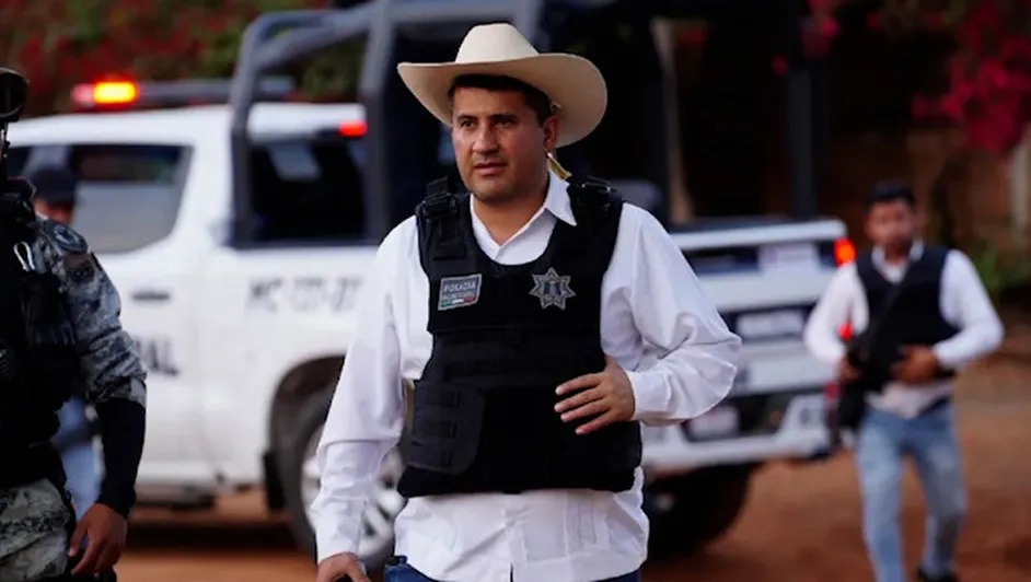 Emiten ficha de búsqueda contra José Manuel Jiménez, jefe de escoltas de Carlos Manzo
