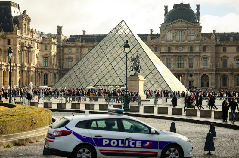 Robo de joyas en el Louvre expone fallas de seguridad