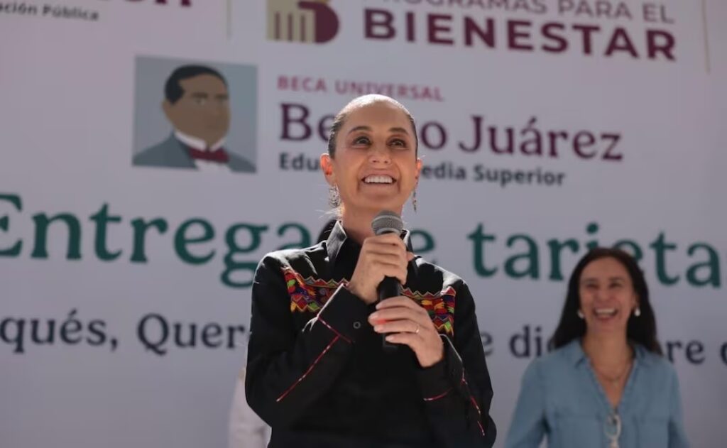 Sheinbaum entrega becas Benito Juárez en Querétaro y llama a jóvenes a comprometerse con el país
