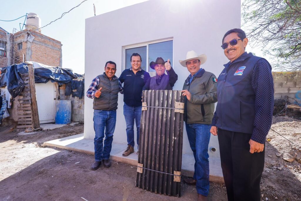 Toño Ochoa cumple su palabra y transforma hogares en Gabino Santillán con cuartos adicionales