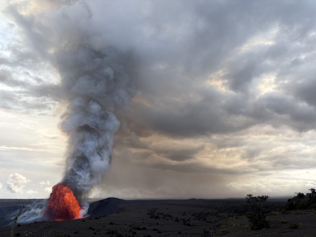 Volcán Kilauea sorprende con fuentes de lava de 370 metros en Hawái