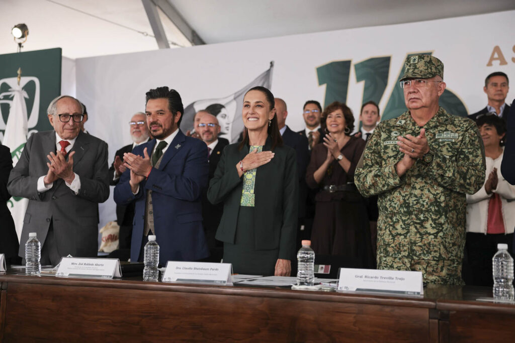Sheinbaum afirma que el IMSS es la institución más querida del país