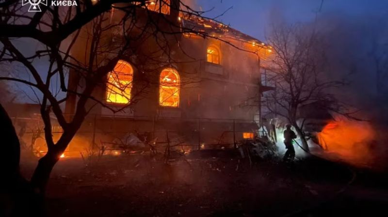 Ataque aéreo masivo en Ucrania previo a una reunión clave de Paz